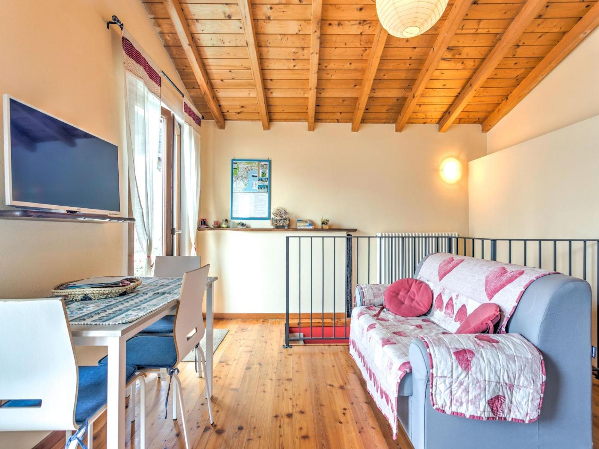 Wonderful Flat With Swimming Pool Lift And Garden Apartment Gravedona Bagian luar foto