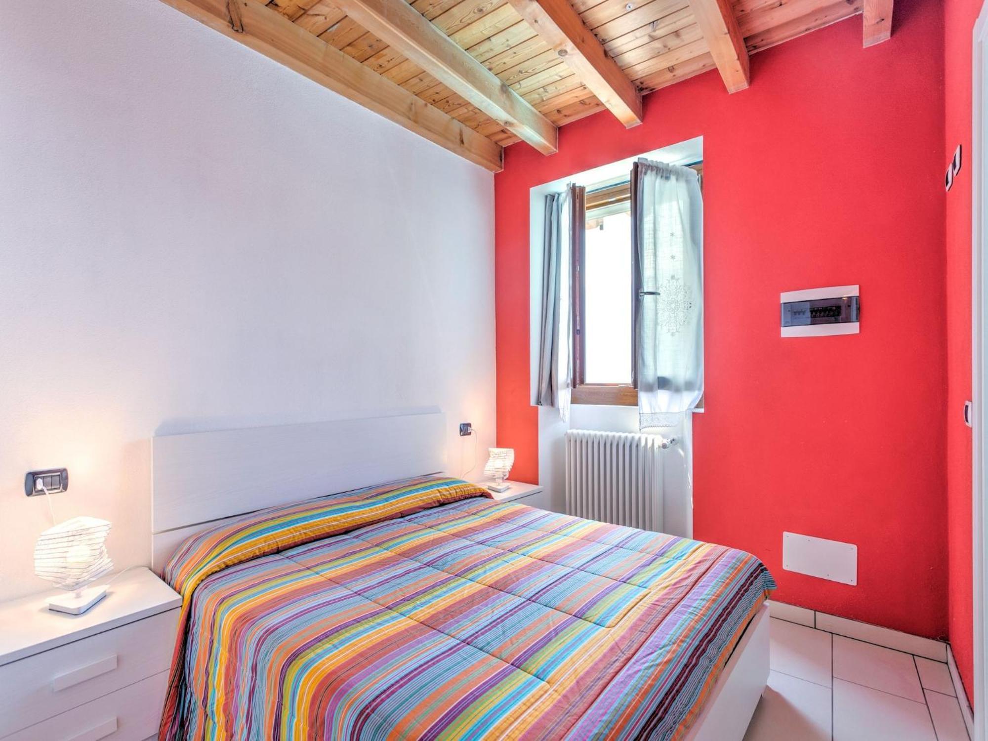 Wonderful Flat With Swimming Pool Lift And Garden Apartment Gravedona Bagian luar foto