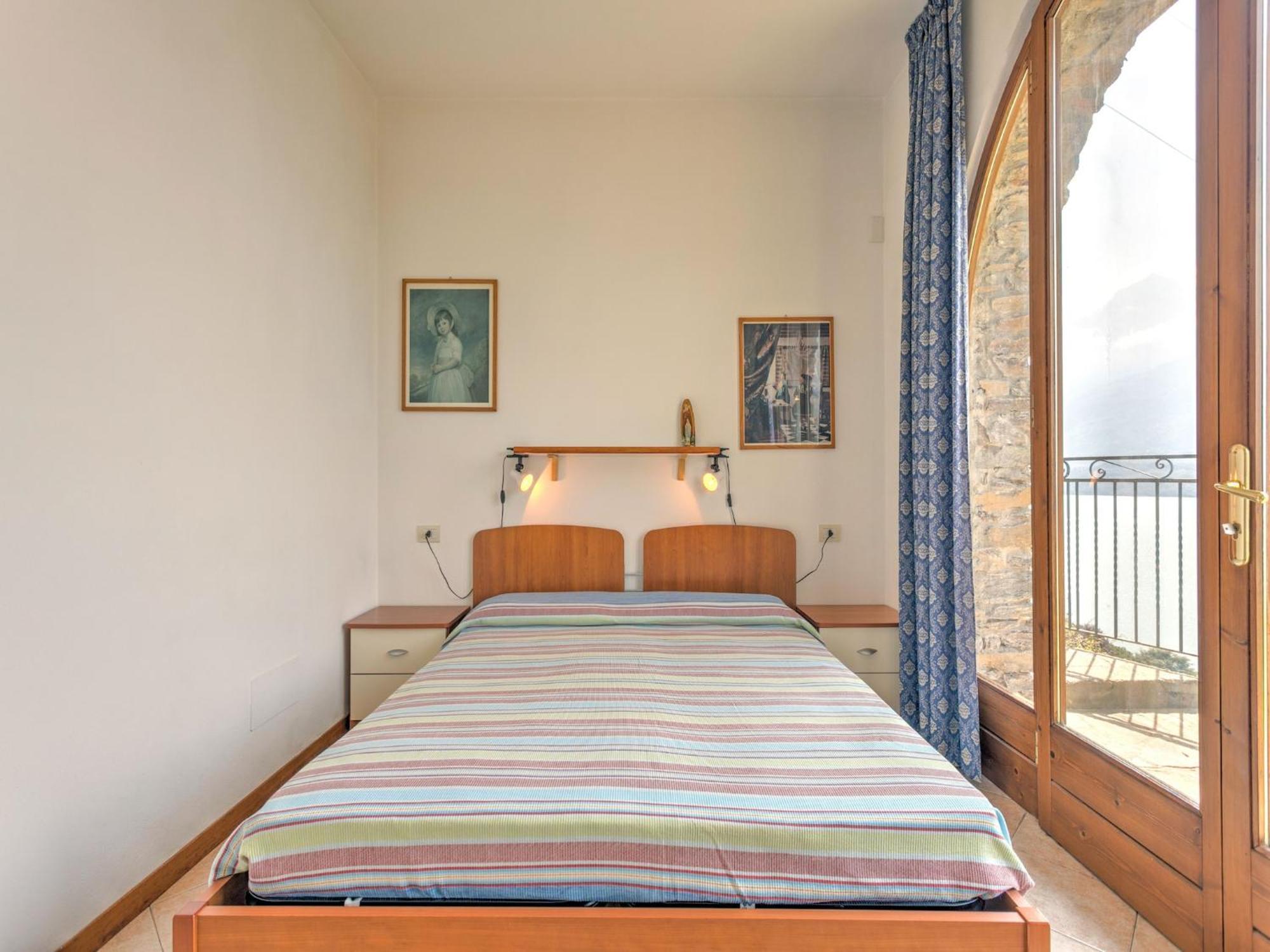Wonderful Flat With Swimming Pool Lift And Garden Apartment Gravedona Bagian luar foto