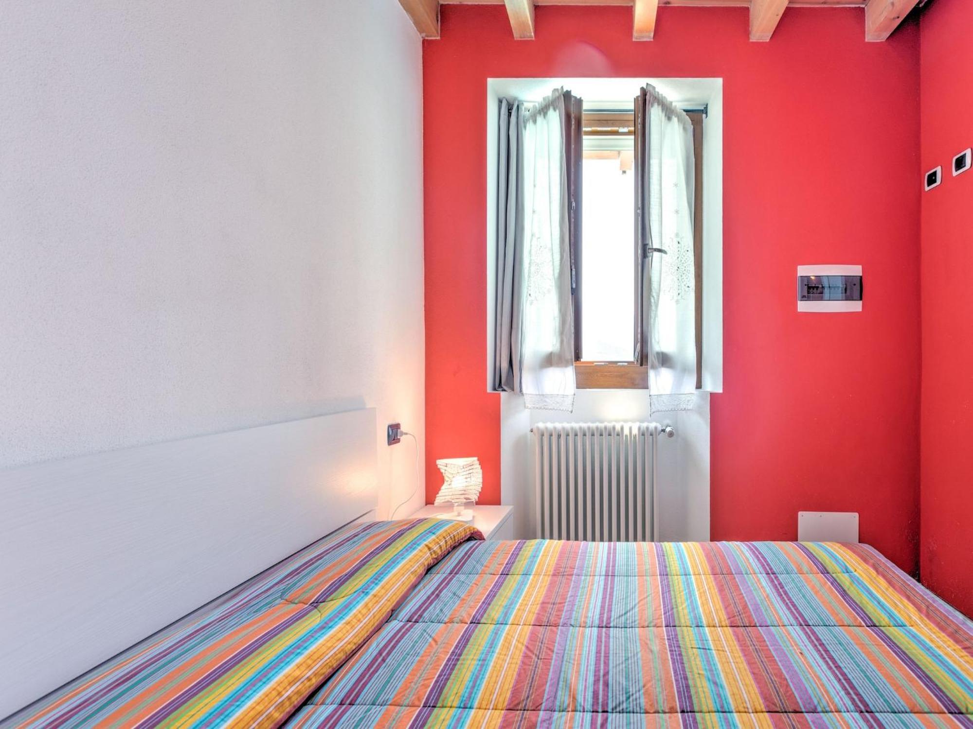 Wonderful Flat With Swimming Pool Lift And Garden Apartment Gravedona Bagian luar foto