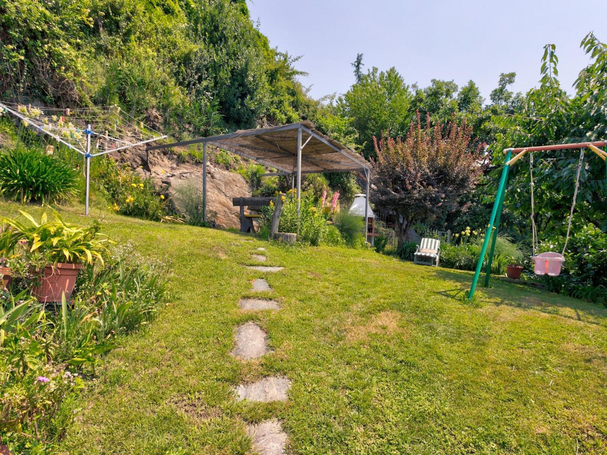 Wonderful Flat With Swimming Pool Lift And Garden Apartment Gravedona Bagian luar foto
