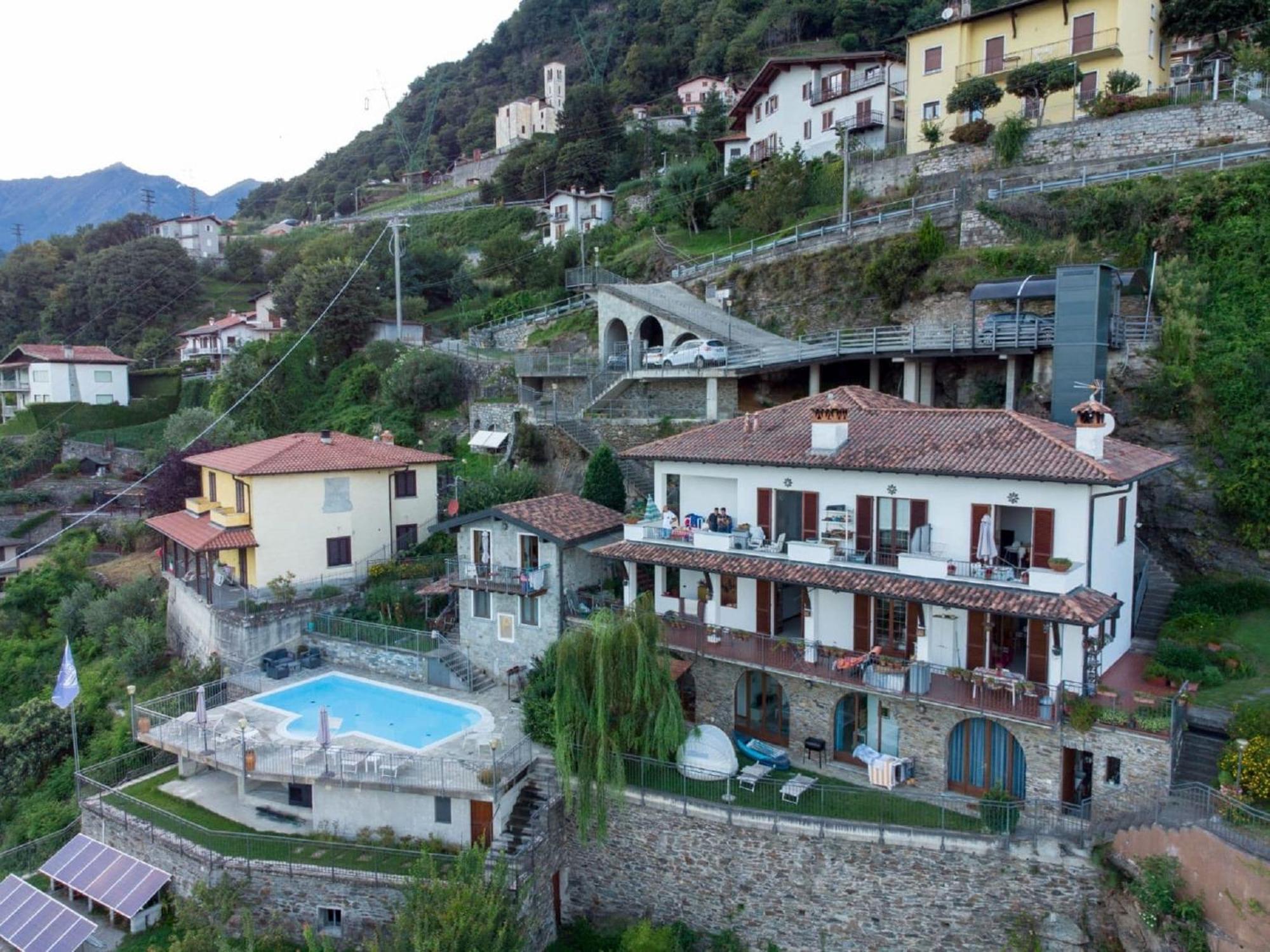 Wonderful Flat With Swimming Pool Lift And Garden Apartment Gravedona Bagian luar foto