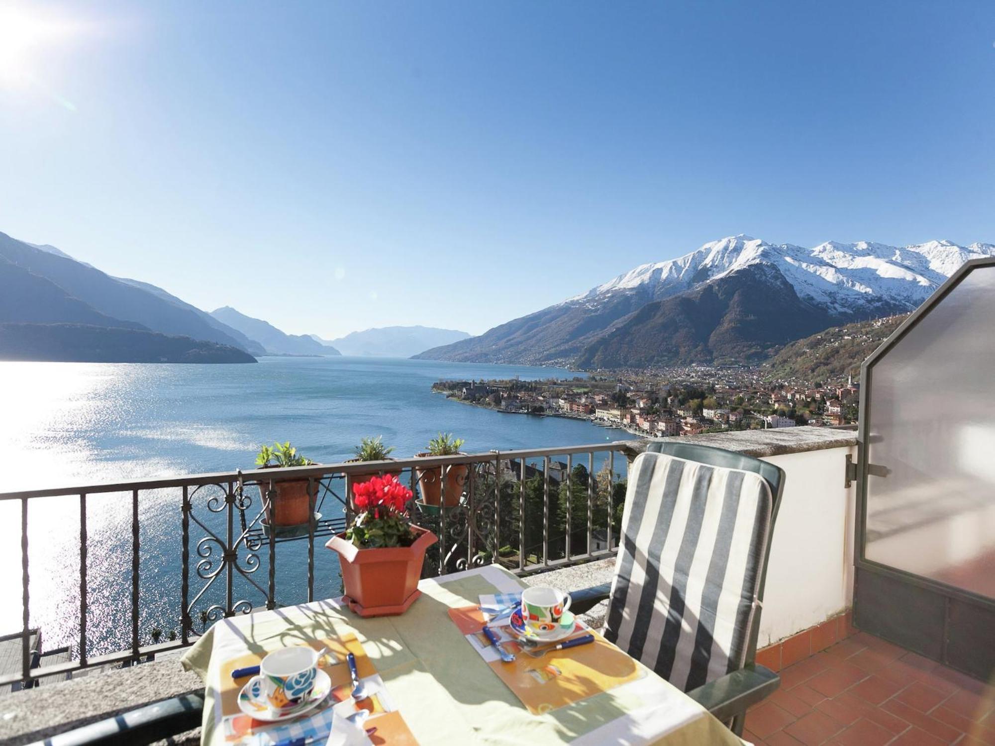 Wonderful Flat With Swimming Pool Lift And Garden Apartment Gravedona Bagian luar foto