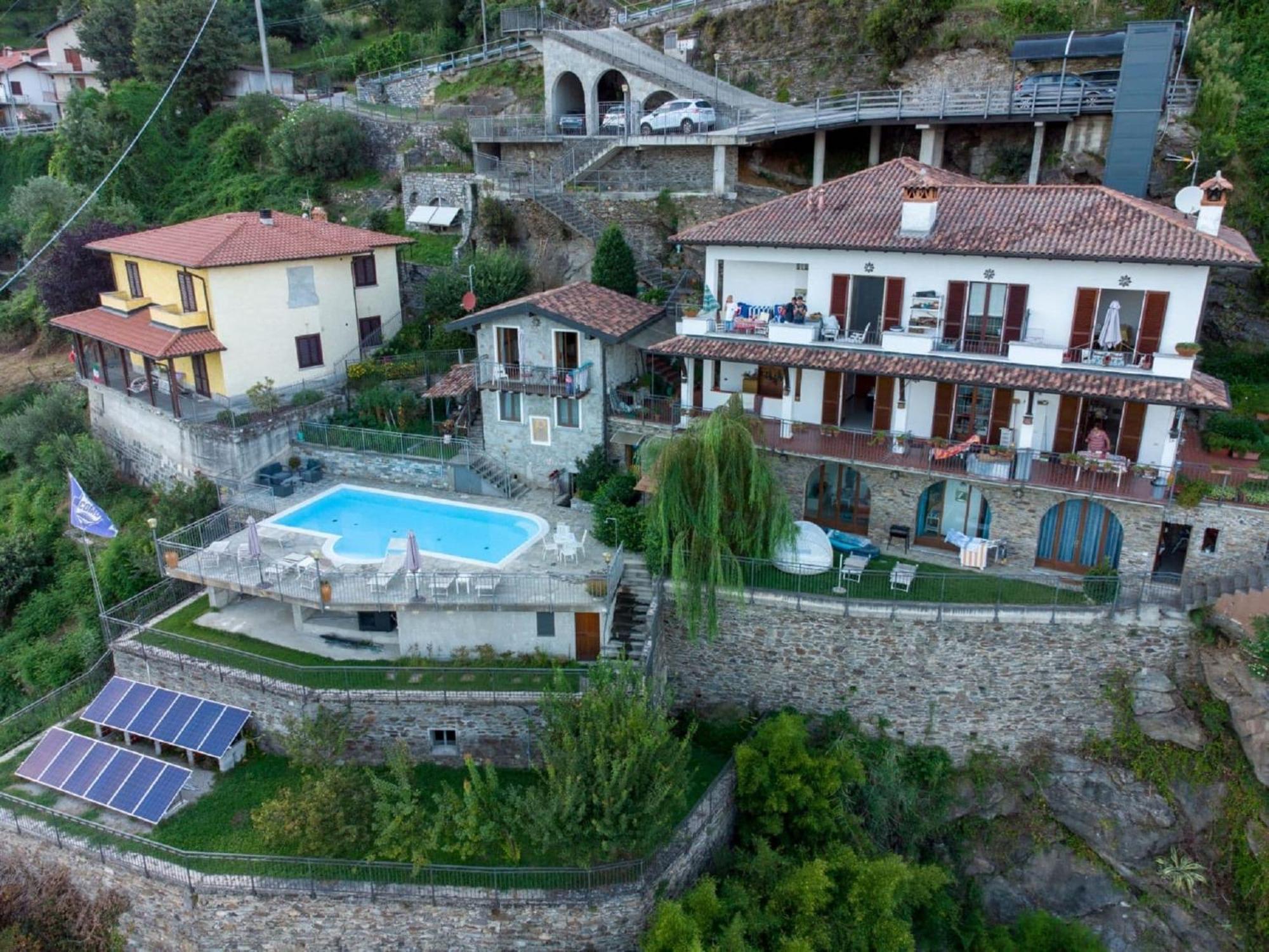 Wonderful Flat With Swimming Pool Lift And Garden Apartment Gravedona Bagian luar foto