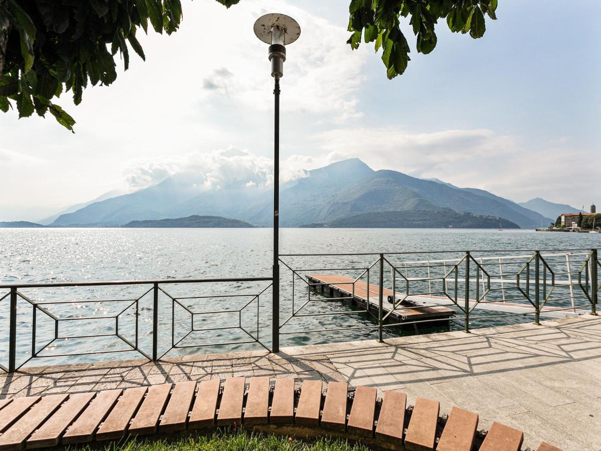 Wonderful Flat With Swimming Pool Lift And Garden Apartment Gravedona Bagian luar foto